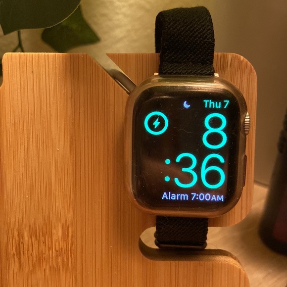 ⭐️BUNDLE⌚️Apple Watch Series 7 [GPS 41mm] in Starlight w/ 6 bands - Picture 6 of 13